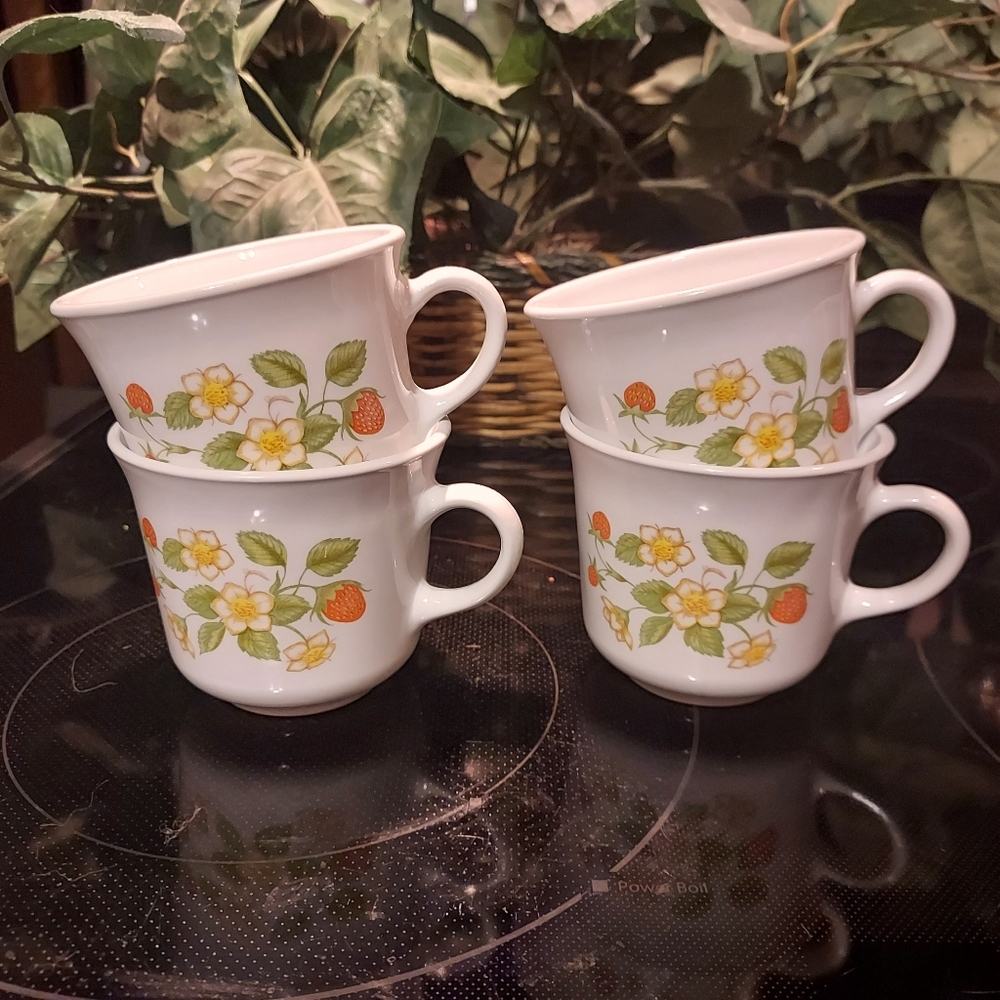 CORELLE STRAWBERRY SUNDAE (4) coffee Cup/Mug